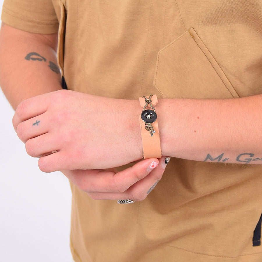 Hubb P.O.R Leather Cuff Bracelet With Vintage Black Button
